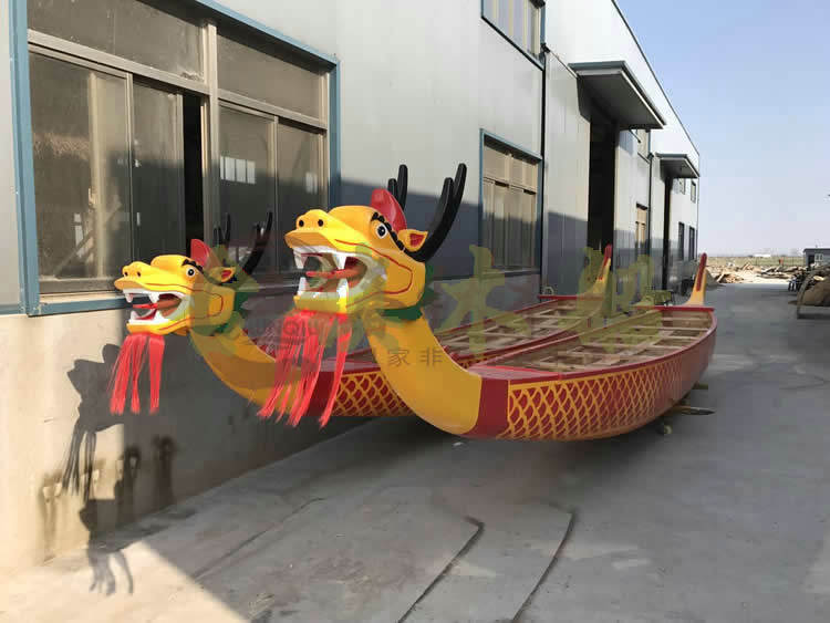 12人龍舟
